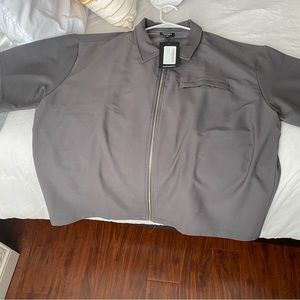 Men’s BooHoo Gray Technical Stretch Boxy shirt with zipper.